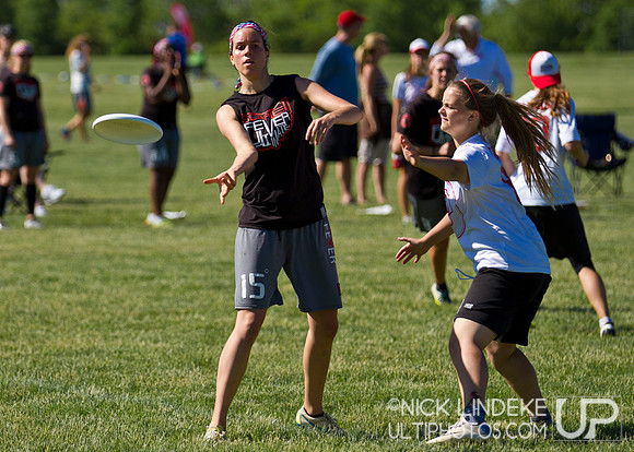 2014 USAU D-I College Champs Friday Action