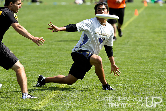 2012 USAU D-I College Championships Friday Round 1 Action