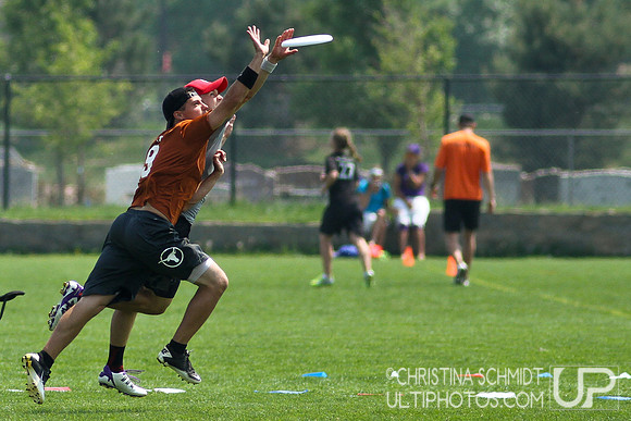 2012 USAU D-I College Championships Saturday Round 4 Action