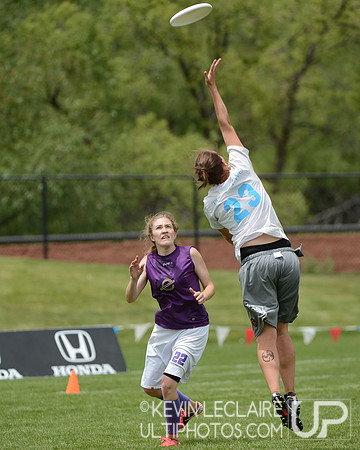 2012 USAU D-I College Championships Sunday Action
