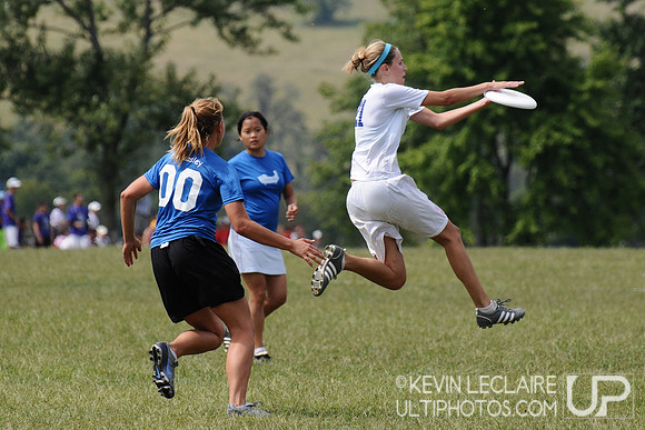 Sunday Women's Division - Georgetown v. Dirty Ladies A - 2009 Capital Sectionals