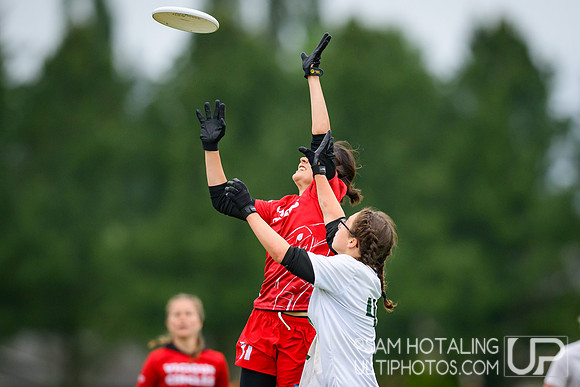Haverford/Bryn Mawr Sneetches vs Wesleyan Vicious Circles in finals at USAU D-III College Championships