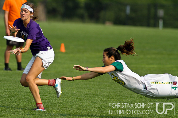 2012 USAU D-I College Championships Saturday Round 1 Action