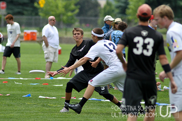 2012 USAU D-I College Championships Friday Round 3 Action