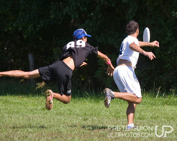 Sunday Round 2 Action -- 2011 Hucks off the Hilltop