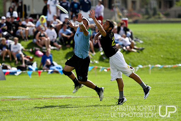 2012 USAU D-I College Championships Sunday Action