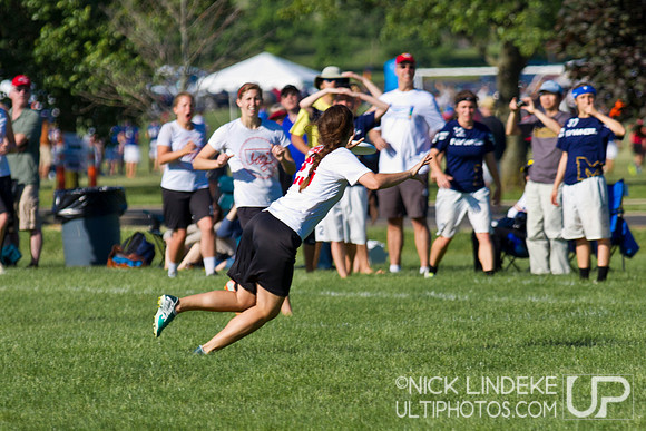 2014 USAU D-I College Champs Saturday Action