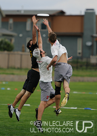 2012 USAU D-I College Championships Friday Action