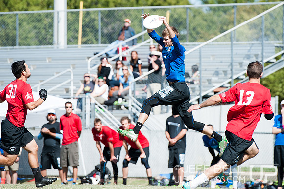 USAU_Nationals_2013_Sunday_20131020_144557_JBP13280