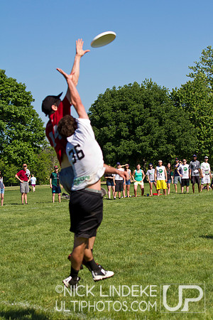 2014 USAU D-I College Champs Saturday Action