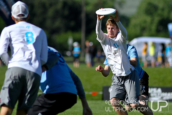2012 USAU D-I College Championships Sunday Qtrs Action