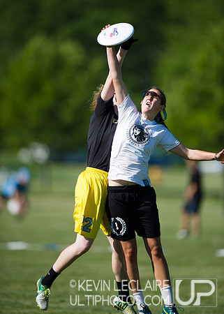 2014 USAU D-I College Champs Friday Round 1 Action