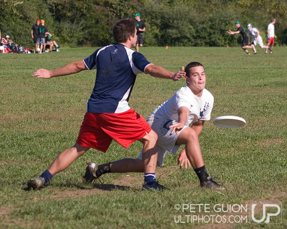 Sunday Round 1 Action -- 2011 Hucks off the Hilltop
