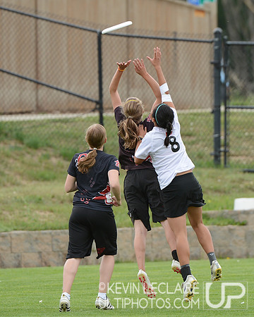 2012 USAU D-I College Championships Friday Round 1 Action