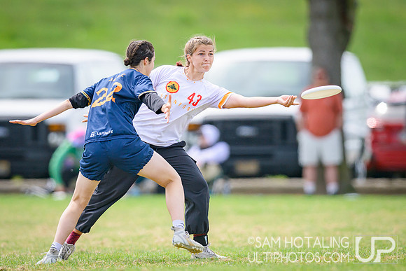 Stanford Superfly vs Carleton College-Syzygy in quarterfinals at USAU D-I College Championships