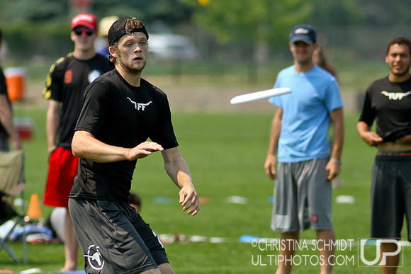 2012 USAU D-I College Championships Saturday Round 2 Action