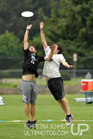2012 USAU D-I College Championships Friday Round 2 Action