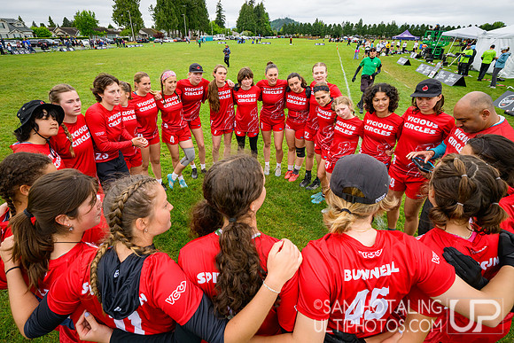 Haverford/Bryn Mawr Sneetches vs Wesleyan Vicious Circles in finals at USAU D-III College Championships