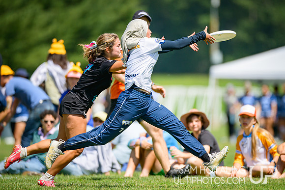 Saturday pool play at USAU D-I College Championships