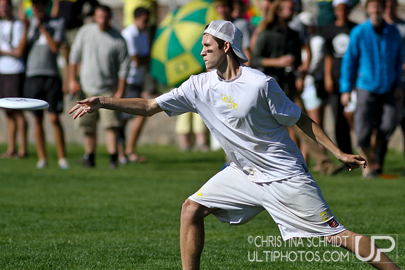 2012 USAU D-I College Championships Sunday Qtrs Action