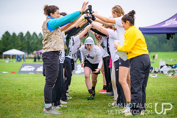 Haverford/Bryn Mawr Sneetches vs Wesleyan Vicious Circles in finals at USAU D-III College Championships