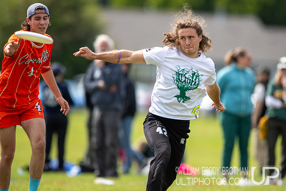 Day 1 of the USA Ultimate D-I College Championships