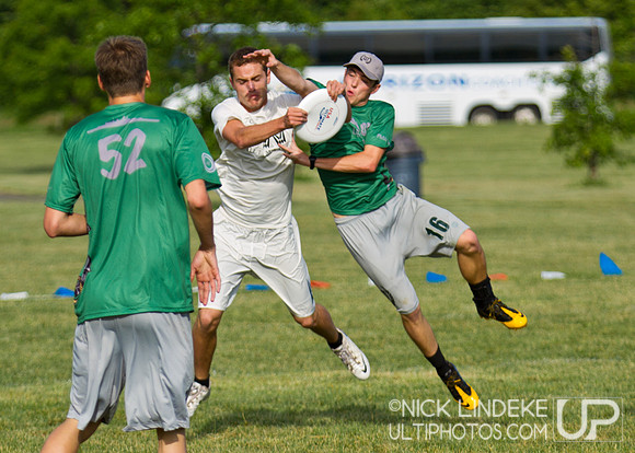 2014 USAU D-I College Champs Friday Action