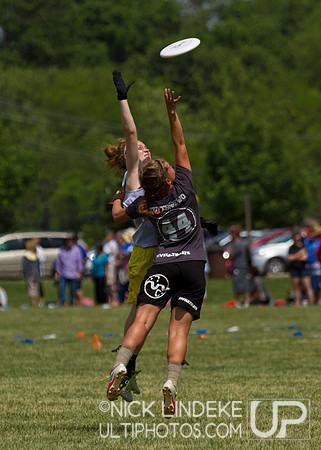 2014 USAU D-I College Champs Saturday Action