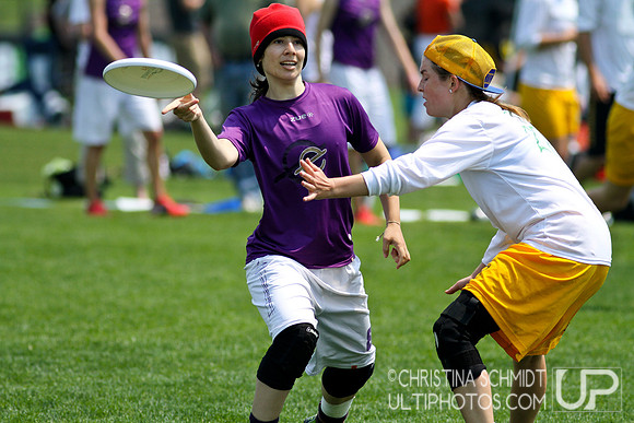 2012 USAU D-I College Championships Saturday Round 2 Action
