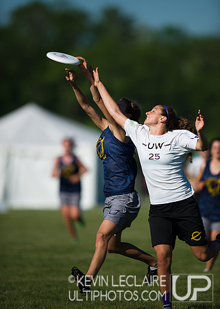 2014 USAU D-I College Champs Saturday Round 1 Action