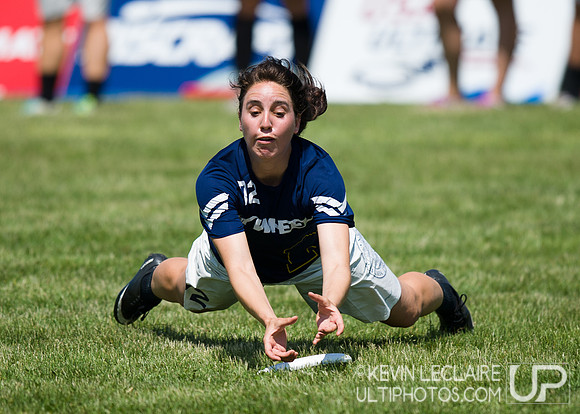 2014 USAU D-I College Champs Friday Round 2 Action