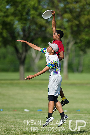 2014 USAU D-I College Champs Saturday Pre-Quarters Action