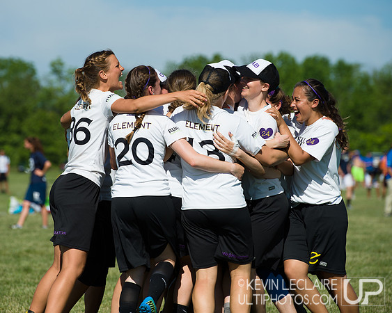2014 USAU D-I College Champs Sunday Qtrs Action