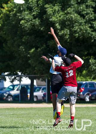 2014 USAU D-I College Champs Saturday Action