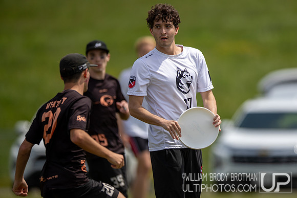 Day 1 of the USA Ultimate D-I College Championships