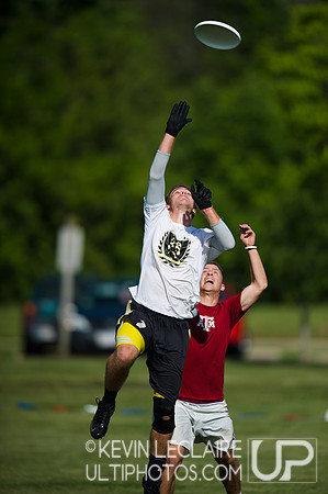 2014 USAU D-I College Champs Friday Round 1 Action