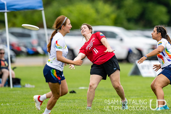 Pop Ultimate vs Spanglish in pool play at World Ultimate Club Championships