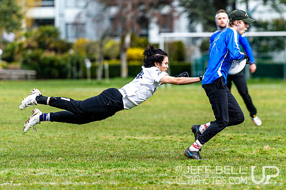 The ninth annual Douglas Bowl featuring UVIC and UBC Women’s and Open Ultimate teams.