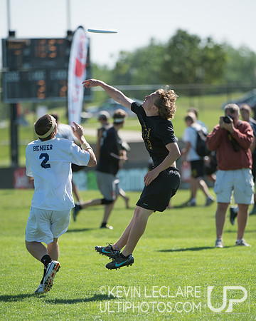 2012 USAU D-I College Championships Sunday Action
