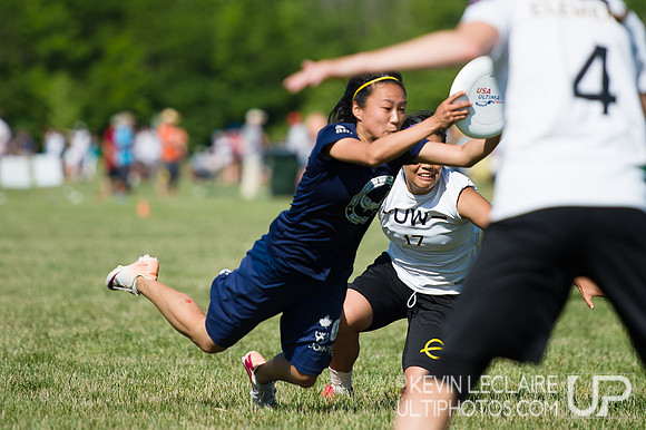 2014 USAU D-I College Champs Sunday Qtrs Action
