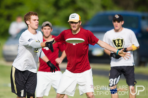 2014 USAU D-I College Champs Friday Round 1 Action