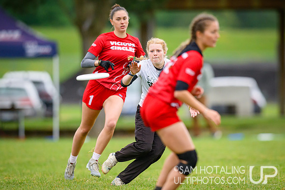 Haverford/Bryn Mawr Sneetches vs Wesleyan Vicious Circles in finals at USAU D-III College Championships