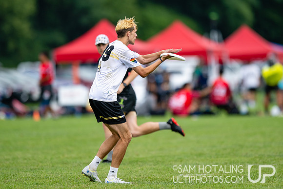 Melbourne Ellipsis vs Wildcats in pool play at World Ultimate Club Championships