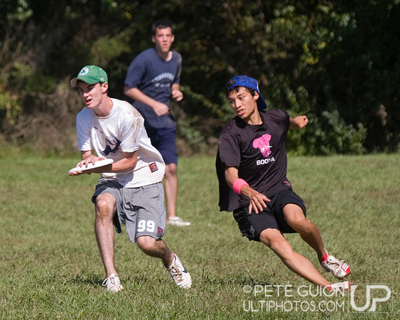 Sunday Round 2 Action -- 2011 Hucks off the Hilltop