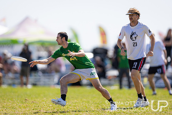 Saturday full coverage from USAU D-I College Championships, Oregon vs Northeastern