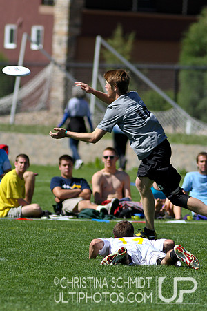 2012 USAU D-I College Championships Sunday Qtrs Action