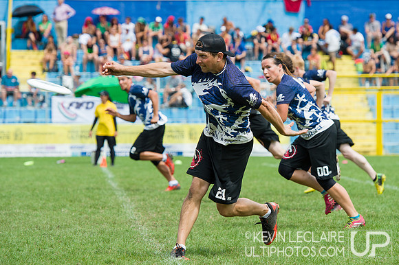 Drag'n Thrust vs. Polar Bears -- WUCC Mixed Final Action
