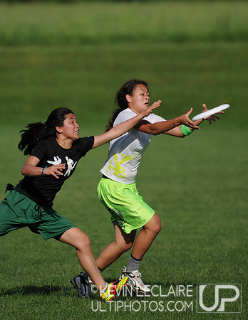 Alika of YHB makes the catch in 1v1 crossover game vs Alderdice