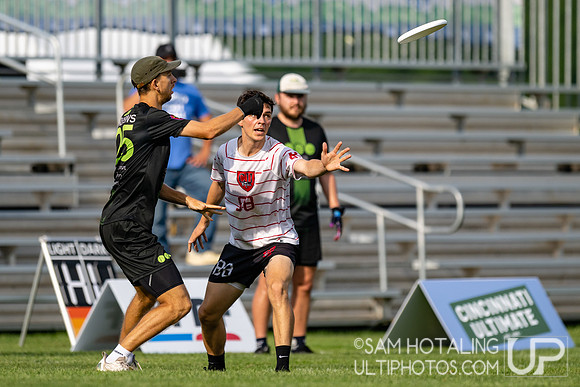Clapham Ultimate vs Melbourne Ellipsis in pool play at World Ultimate Club Championships